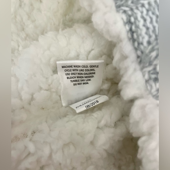 DKNY Heather Grey with Pretty Pink Pom Pom Knit Fleece Lined Hat & Gloves set⛄️ - Picture 3 of 8